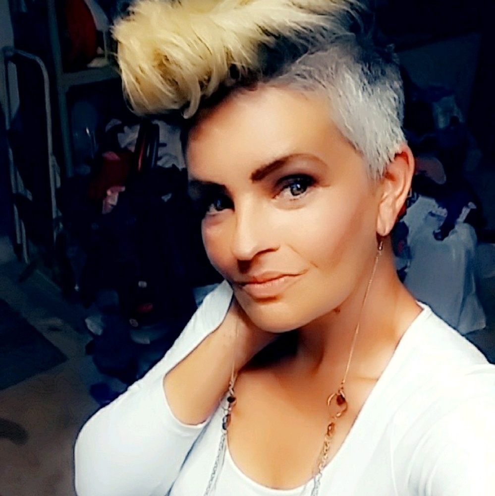 Meet your Posher, Lora